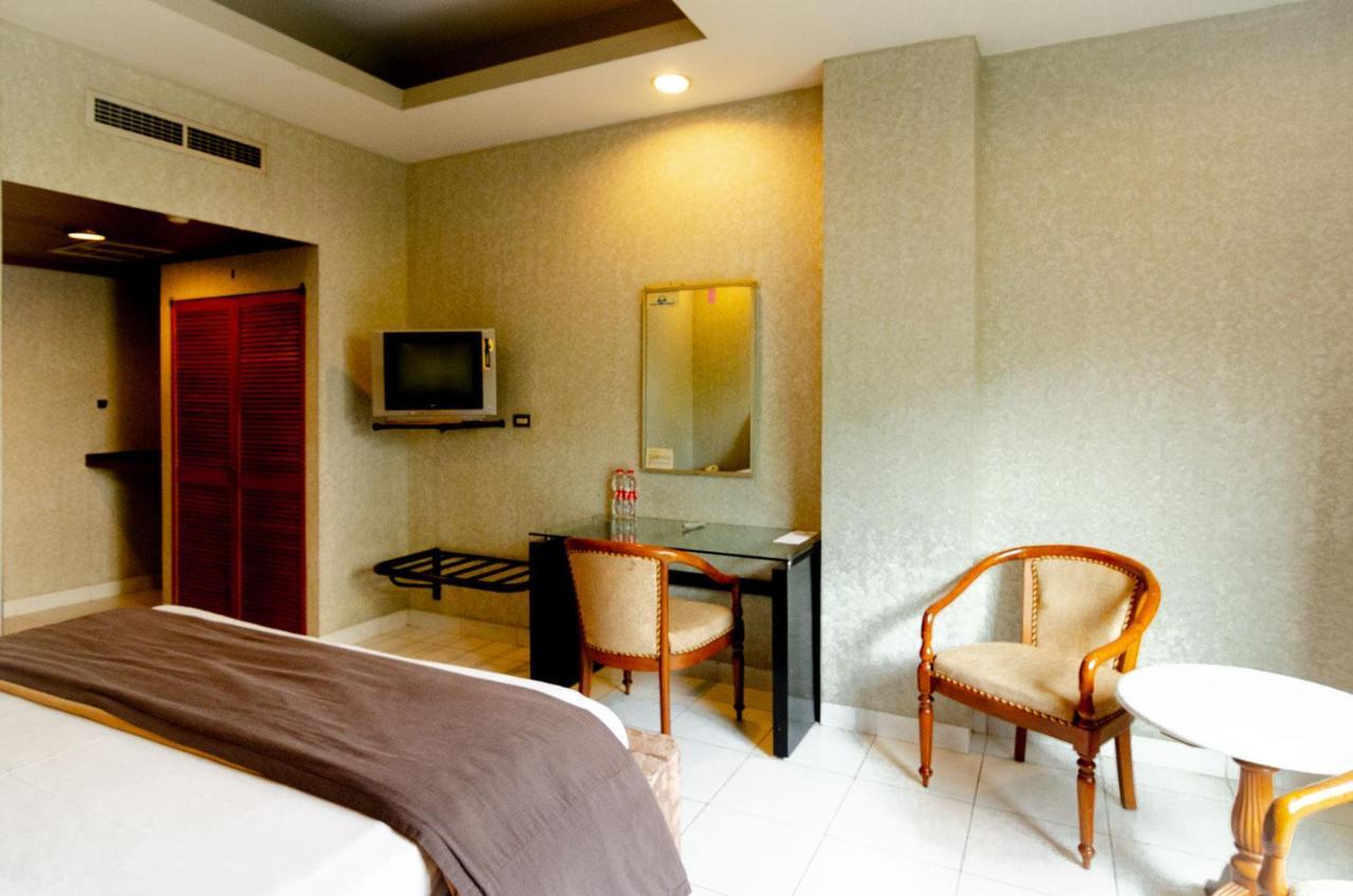 Hotel Peninsula Mangga Besar Jakarta Exterior foto